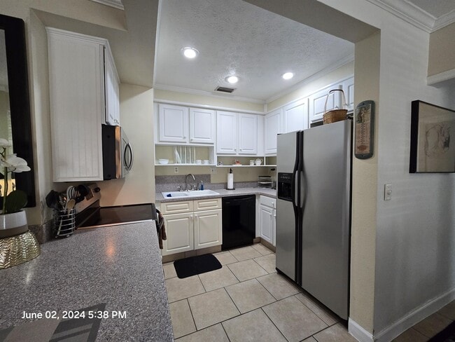 1200 Clay Ave