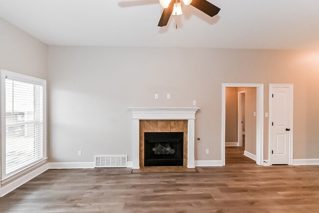 Photo - 3110 Logan's Loop