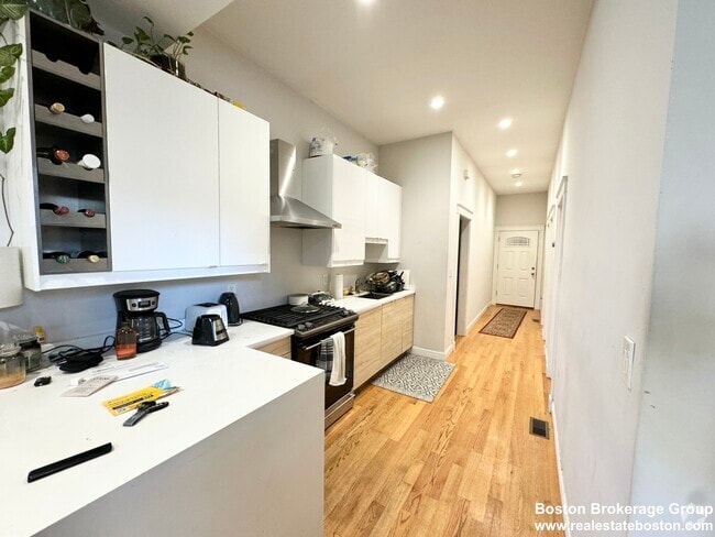 Building Photo - 9 Grant St Unit 1 Rental