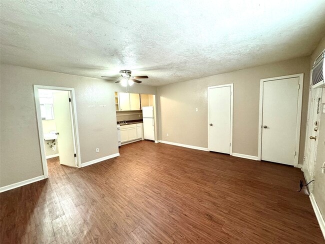 Building Photo - 1756 W Main St Unit 20