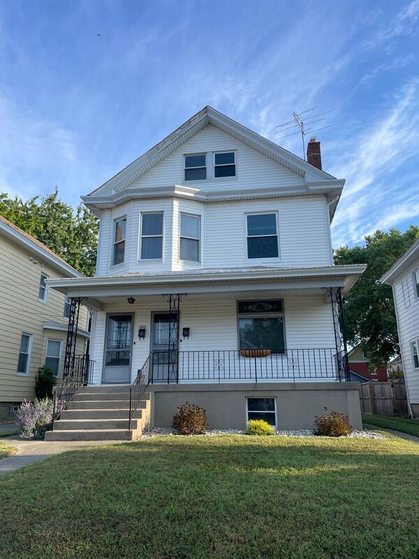 Building Photo - 2418 Robertson Ave Unit # 2