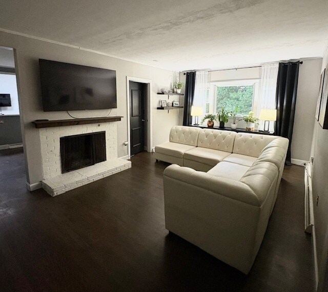 Living Room - 15 Beverly Hl Unit Beverly Hill #2