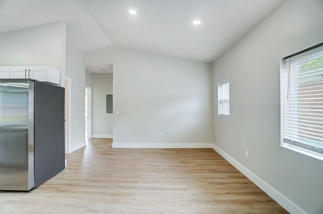 Photo - 3719-3721 Kirkup Ave Unidad 3719