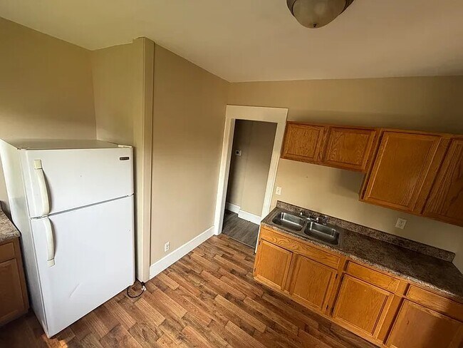 Photo - 739 Genesee St Unit 4