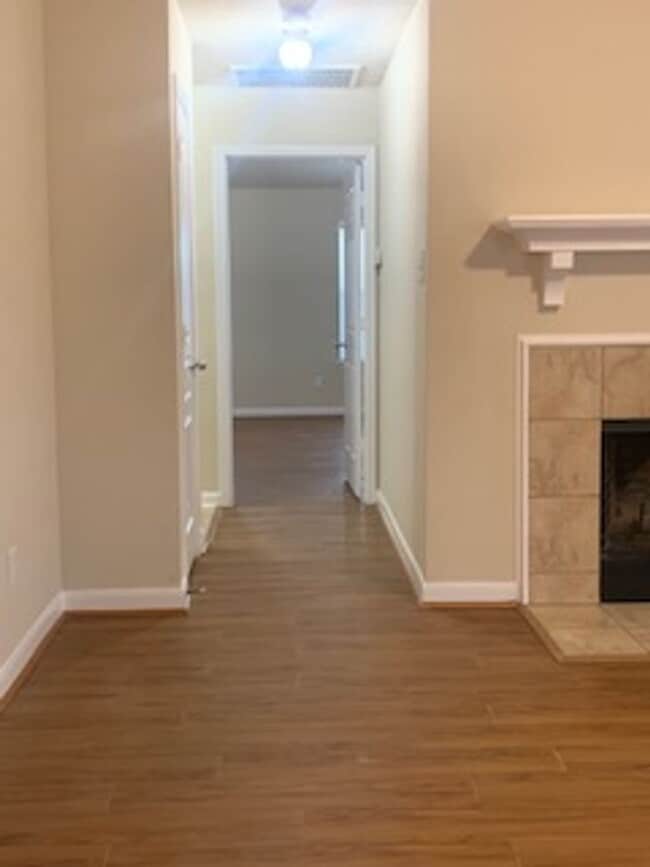 Photo - 4 bedroom-NWIS- 1 month Free rent!!