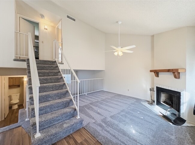 Photo - 921 W University Dr