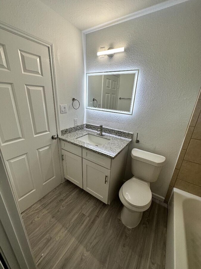 Photo - 6946 Paris St