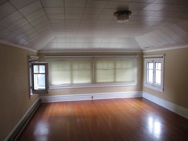 Photo - 1392 Willamette St