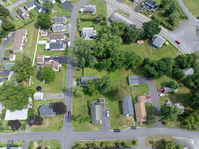 Photo - 33 Clinton St