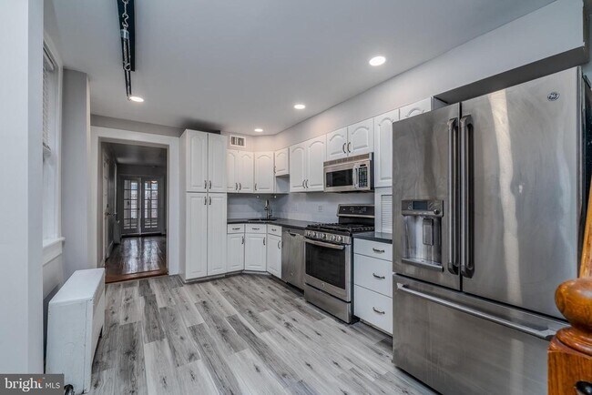 Photo - 1153 Riverside Ave