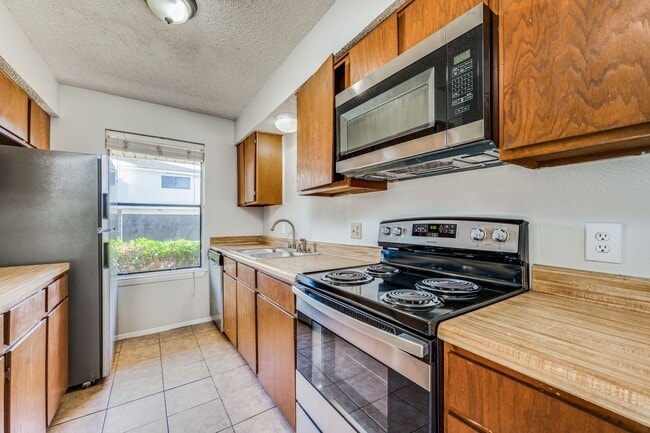 Photo - 2 Bedroom in Irving with Large 2-Car Garage