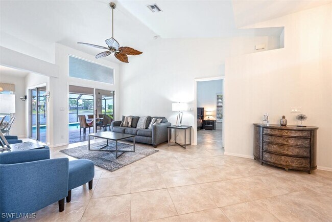 Photo - 626 Lambton Ln