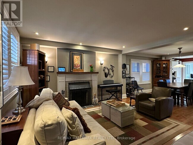 Photo - 145 Castlefield Ave