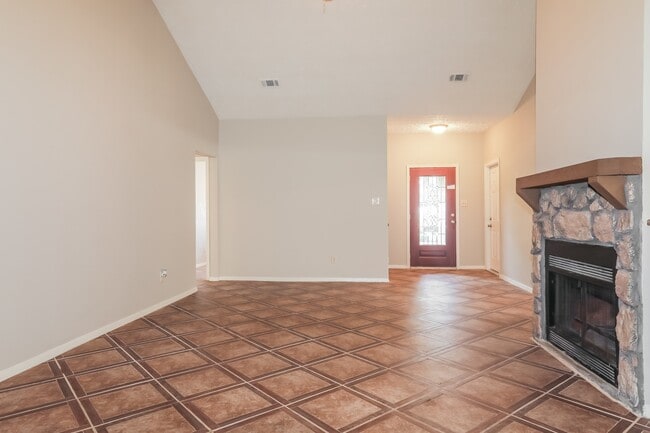 Photo - 17214 Thorhill St