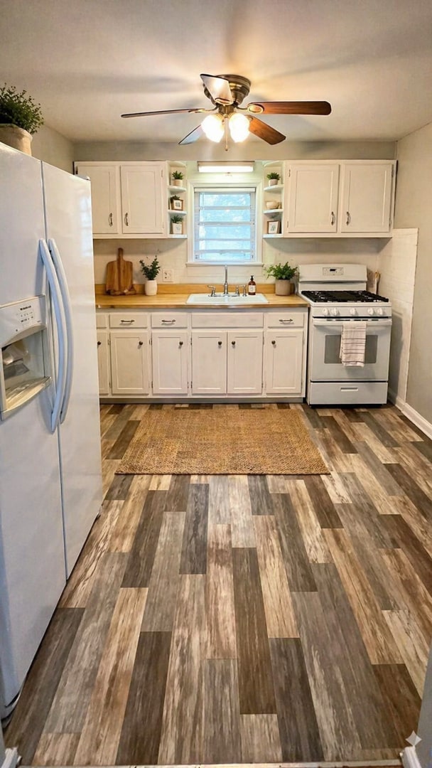 Building Photo - Spacious 2 Bedroom Home! Garage! Fenced in Backyard! Available Now!