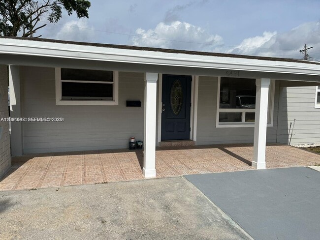 Photo - 6431 Hayes St