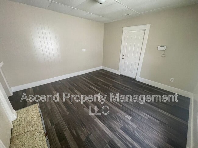 2810 E 46th St Unit B