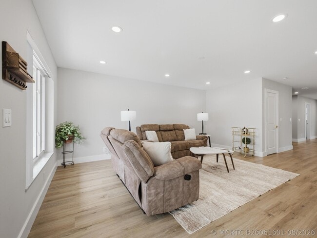 1320 Riverside Cir