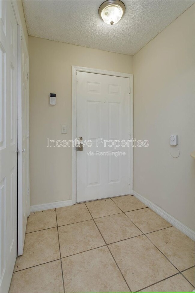 Photo - 4177 Versailles Dr Unit G