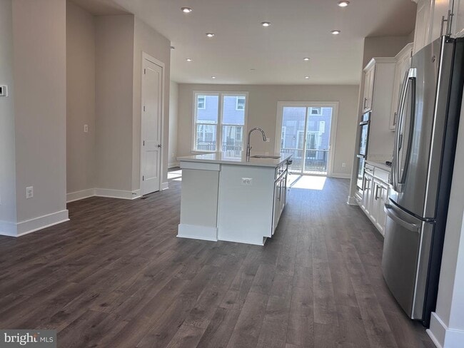 2453 Liberty Lp