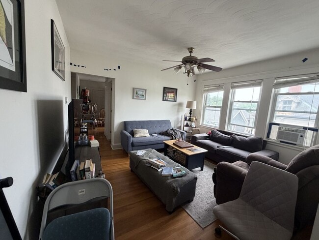 Building Photo - 4bed 2bath unit in Somerville