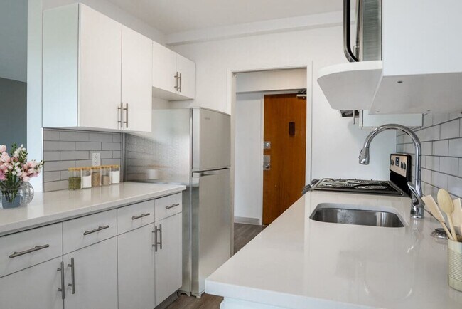 Photo - Carillon Towers