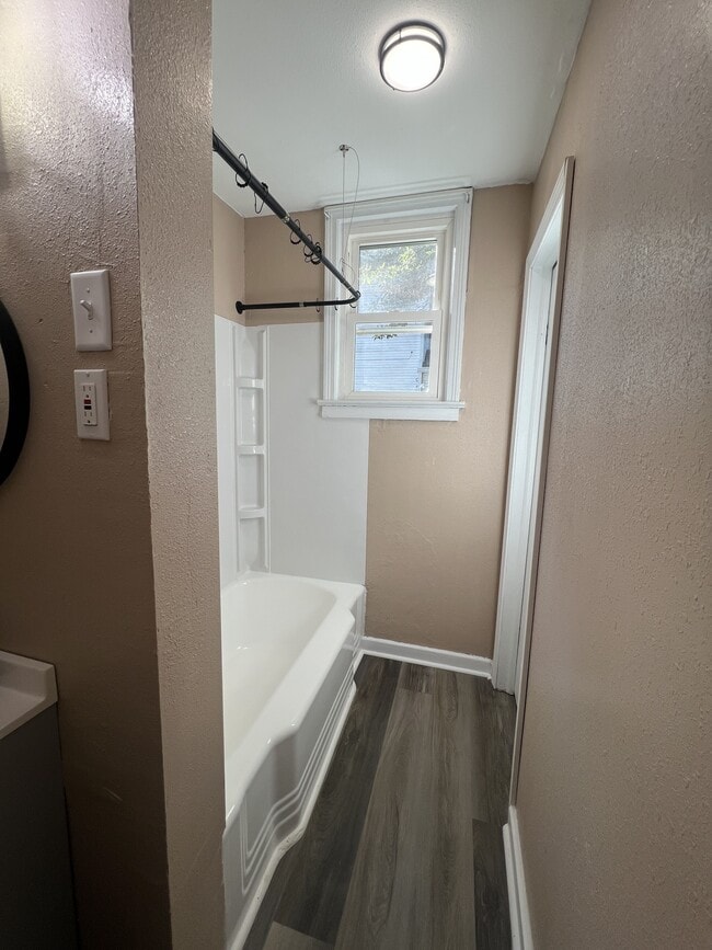 Photo - 205 S Walters St Unidad 2