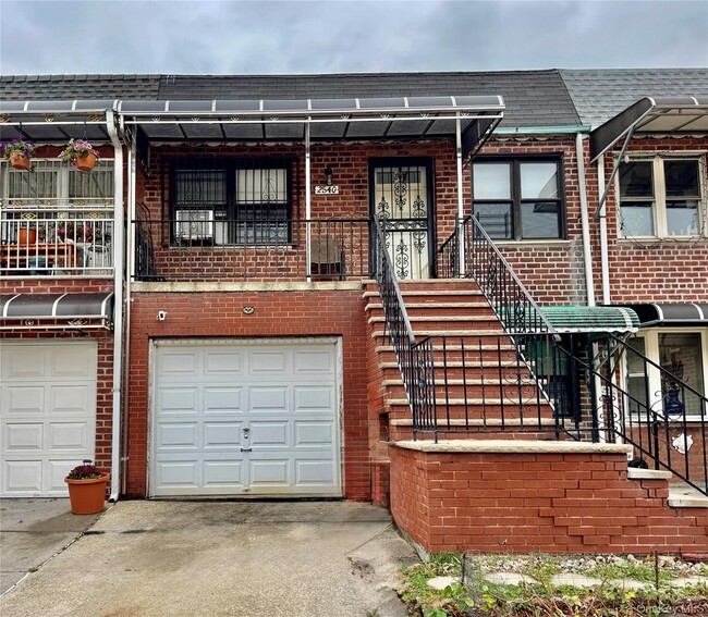 Building Photo - 25-40-40 77th St