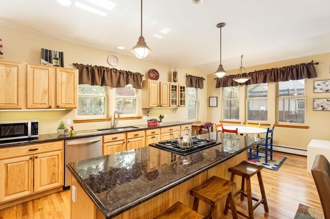 Photo - 408 Meadow Ct