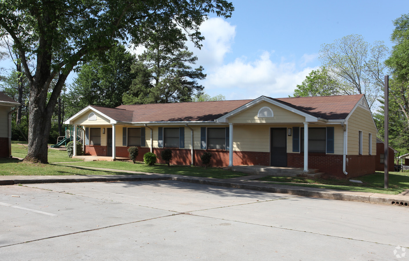 Photo - Floyd Braswell Apartments