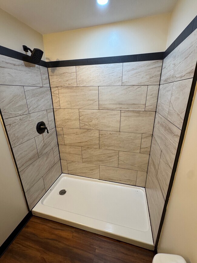 Photo - 702 Peer St Unit 1