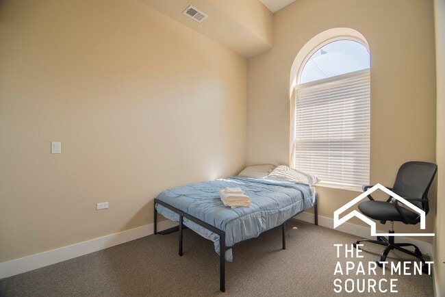 Photo - 3138 S Indiana Ave Unidad 106