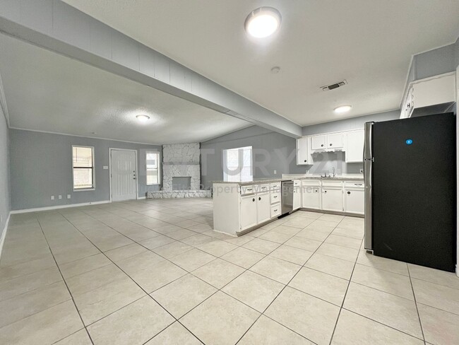 Photo - Beautifully Updated 5/3/2 in Fort Worth For Rent!