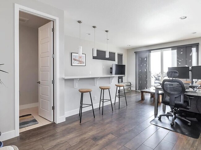 Photo - 1962 W 67th Pl