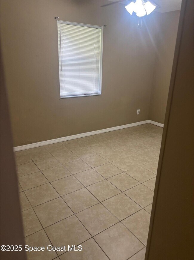 Photo - 1921 S Park Ave