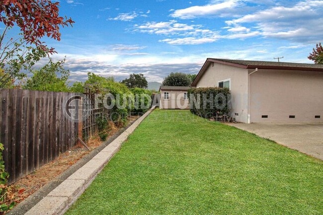 Photo - 599 Tamarack Dr