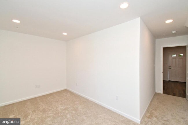 Photo - 114 Kuechler Ct