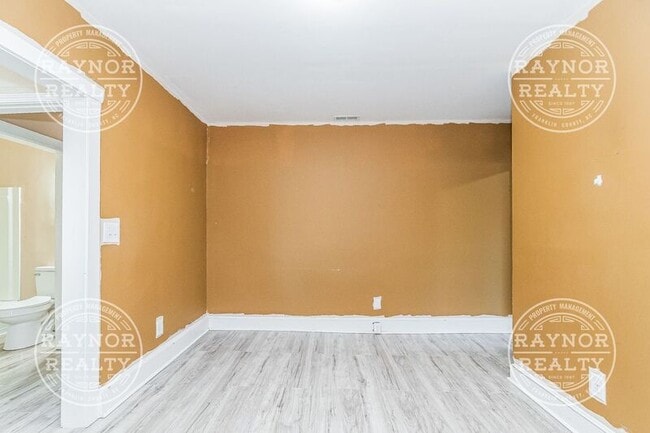 643-643 Kenwood Ave