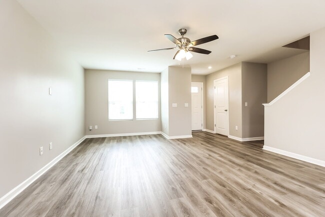 Photo - 1316 Isabella Ln