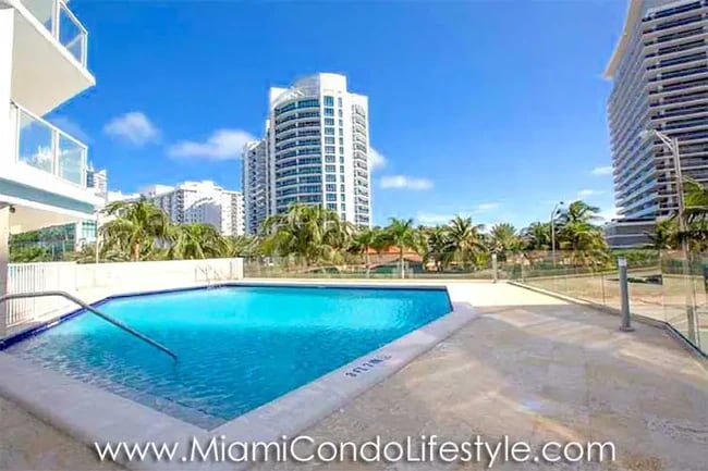 Building Photo - 5900 Collins Ave Unit 1580