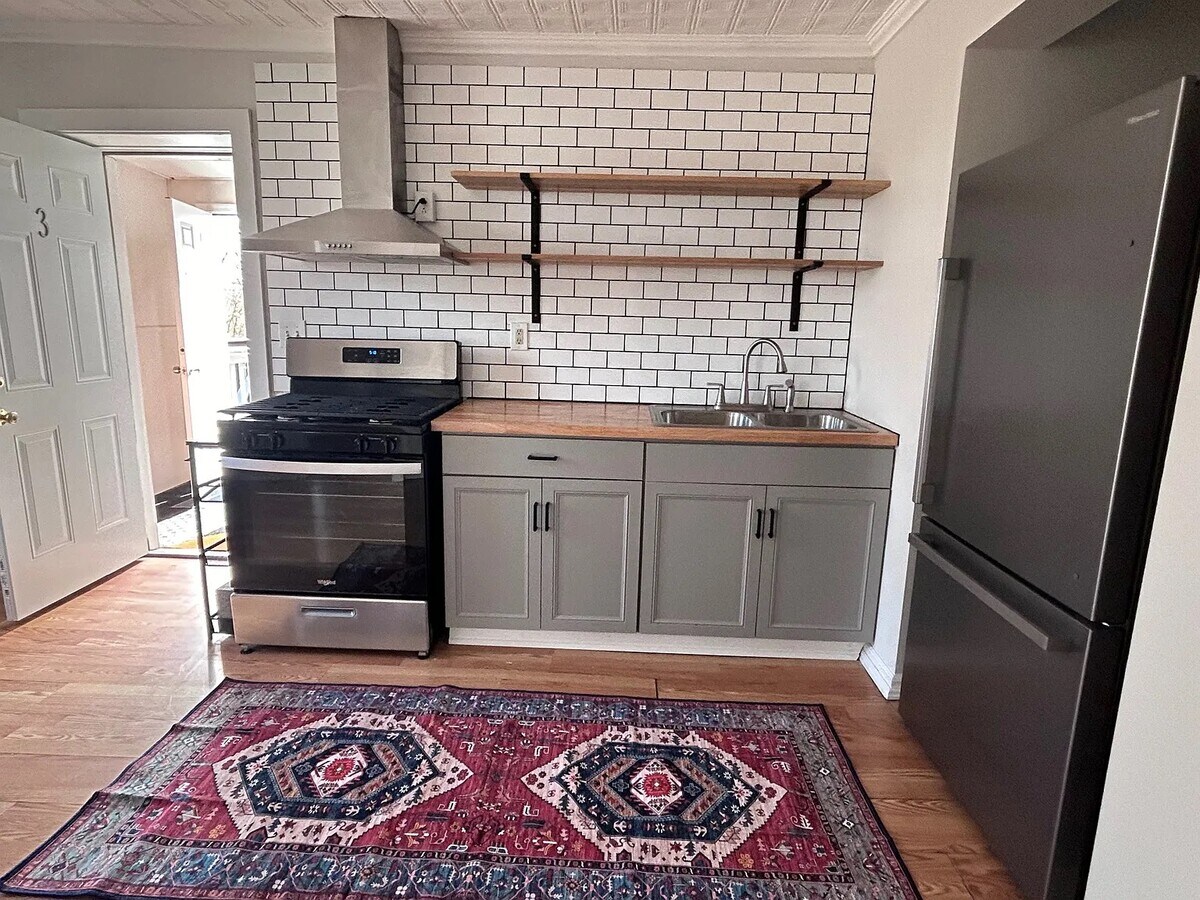 Photo - 140 Spring St