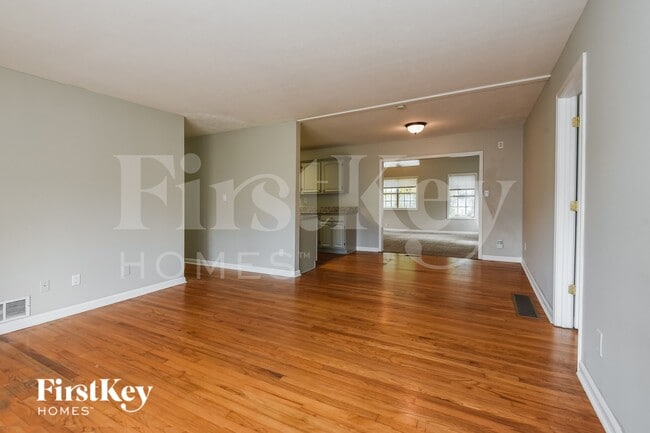 4104 Middle Dr