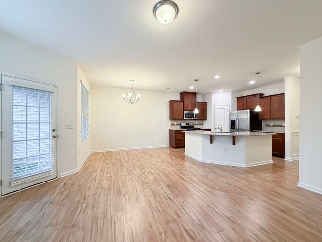 Photo - 907 Saratoga Dr