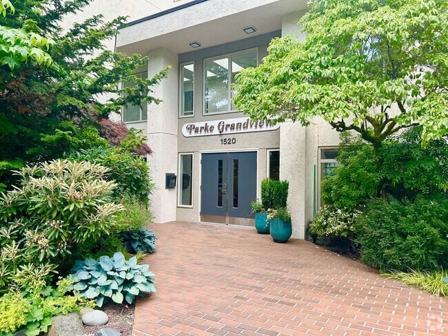 Building Photo - North Capitol Hill Condo