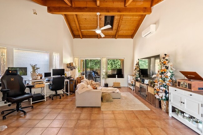 Photo - 3700 Las Pilitas Rd Unidad East Wing