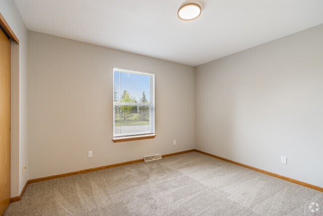 Building Photo - 1442 Oriole Dr Rental