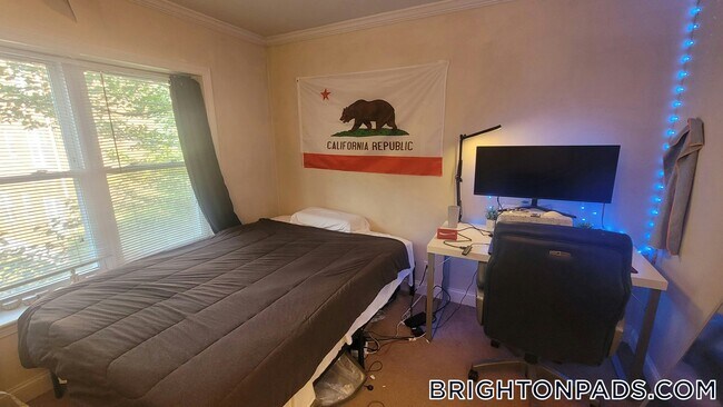 Photo - 168 Newton St Unidad 4