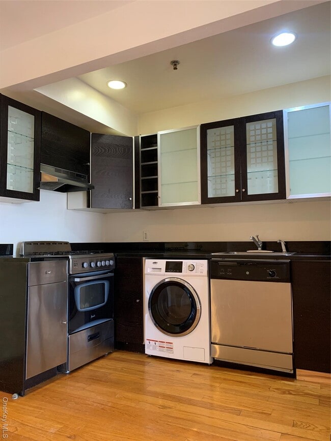 Building Photo - 82-65 116th St Unit 604