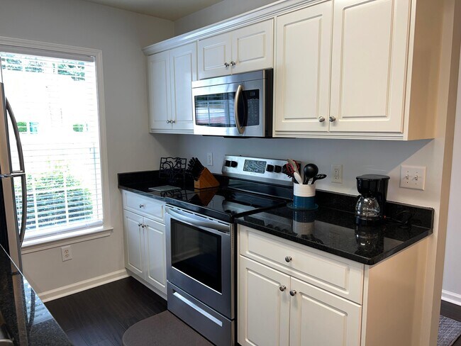 Photo - 118 Portofino Ln SW