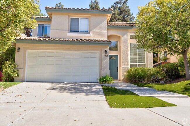 Building Photo - Charming 3-bedroom House